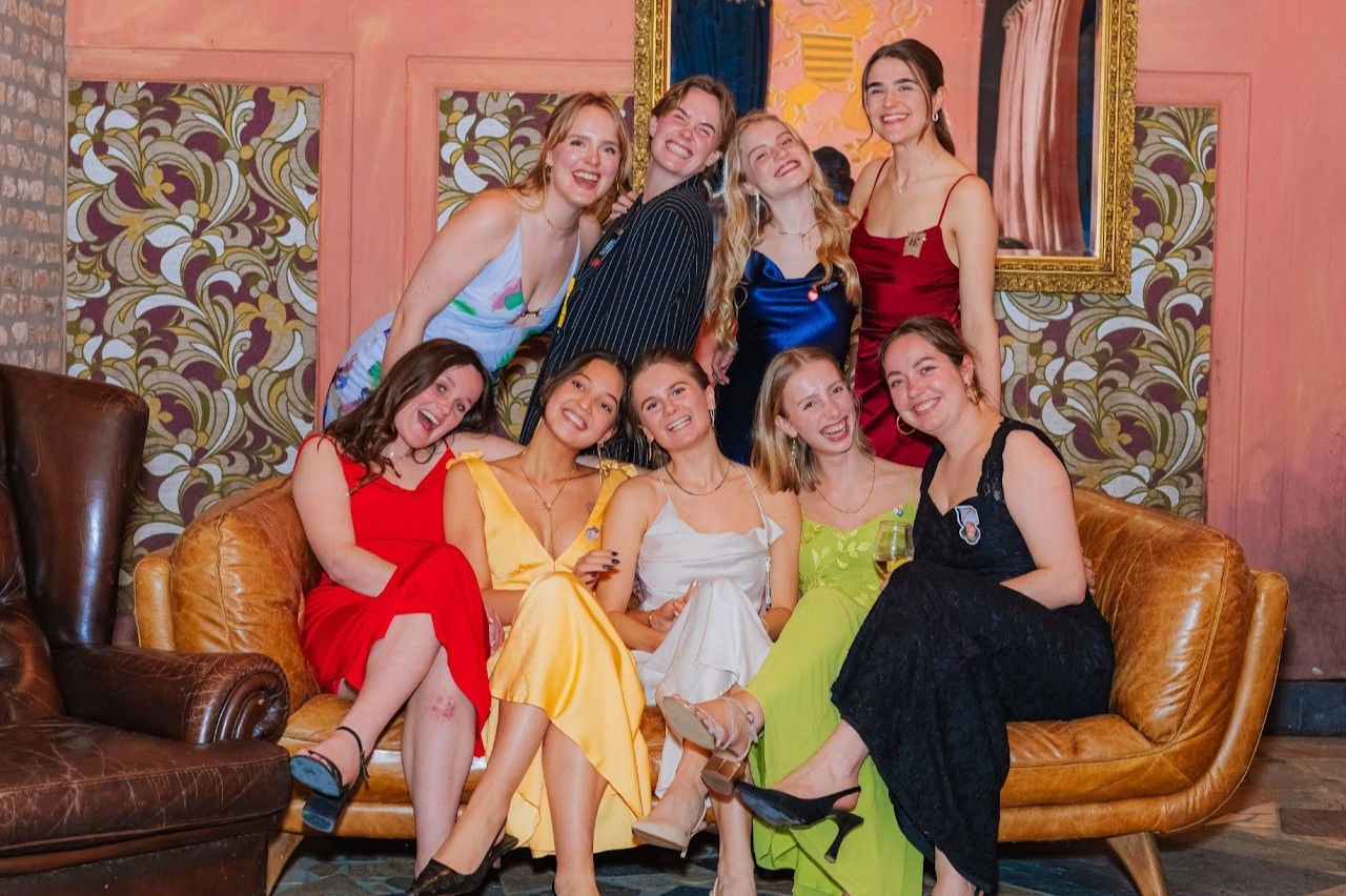 Groepsfoto gala vrouwen